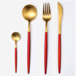 6 dinner spoons, 6 dinner forks, 6 butter knives, 6 teaspoons